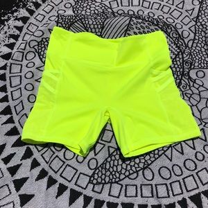 ✨NWOT Fabletics Trinity Mid-Rise Pocket Short 5”